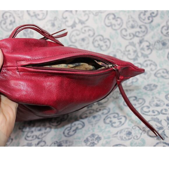 Elegant Raspberry Leather Handbag - Picture 6 of 10